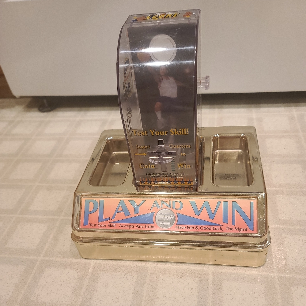 Trade Stimulator "Play And Win" Basketball Countertop Quarter Game - Bar/Game